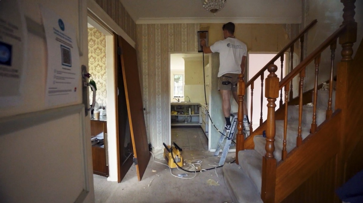 Wallpaper installation removal